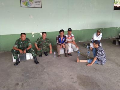 bantuan-kaki-palsu-tni-disambut-gembira-warga-warungasem