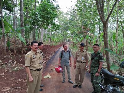 babinsa-bersama-tim-memonitor-pelaksanaan-dana-desa