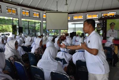 angka-kematian-ibu-melahirkan-meningkat-bupati-batang-kumpulkan-bidan-desa