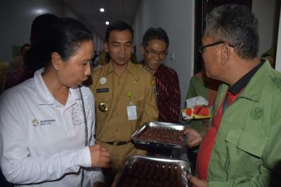 menteri-bumn-jaga-ketersediaan-bahan-baku-kakao-di-batang