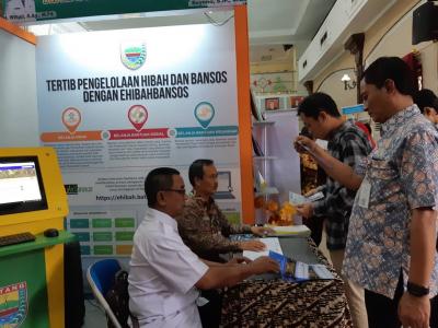 sekda-batang-pamerkan-e-hibah-bansos-dalam-inovasi-kepemimpinan