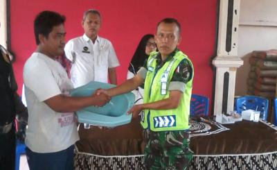 kerja-sama-dinkes-dan-koramil-10-batang-bagikan-stimulan-jamban