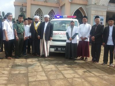 pegadaian-syariah-pekalongan-wakafkan-ambulance-kepada-pm-tazakka