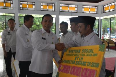 angka-kemiskinan-di-batang-turun-2-11-persen