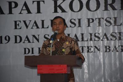 bupati-batang-himbau-kepala-desa-untuk-berhati-hati-dalam-pengurusan-ptsl