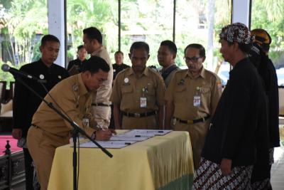 akhir-tahun-bupati-batang-lantik-41-pejabat