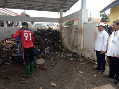 kunjungi-pasar-bupati-batang-keluhkan-penumpukan-sampah