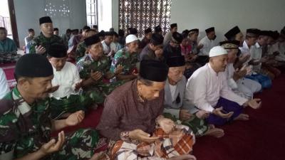 tingkatkan-rasa-cinta-tanah-air-dengan-doa-bersama