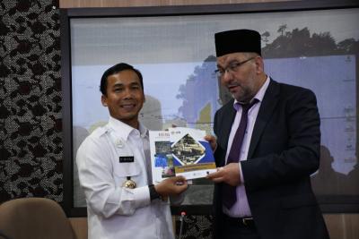 dikunjungi-wali-kota-hebron-palestina-bupati-batang-promosikan-wisata-dan-budaya-batang