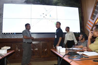 puluhan-warga-desa-kalibeluk-harapkan-pembangunan-jalan-baru-di-exit-tol-batang-pekalongan