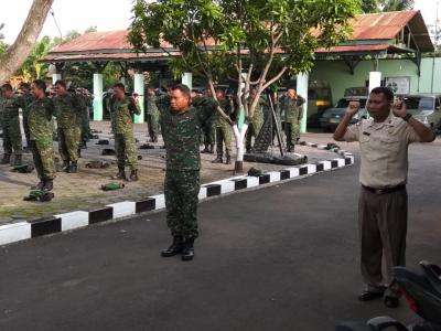 minggu-militer-kodim-0736-batang-laksanakan-senam-senjata