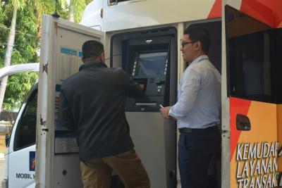 e-banking-mudahkan-transaksi-dalam-genggaman