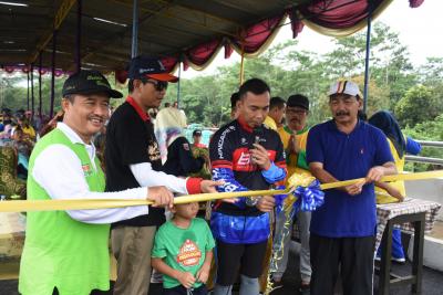 usai-sepeda-santai-bupati-batang-resmikan-jembatan-penghubung-dua-kabupaten