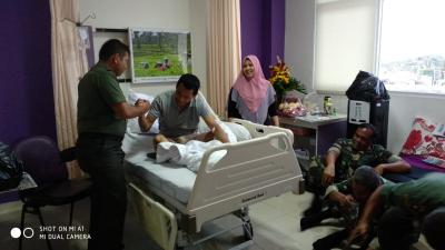 dandim-0736-batang-jenguk-wakil-bupati-yang-tengah-sakit