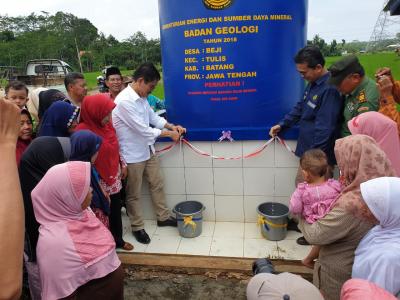 peresmian-sumur-bor-air-bersih-desa-tulis