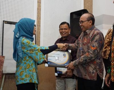 tiga-tahun-berturut-turut-diskominfo-batang-sabet-penghargaan-pengelolaan-mcd-dari-kemenkominfo