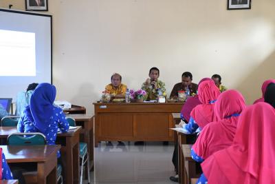 memotivasi-agar-kerja-profesional-wakil-bupati-batang-monitoring-ke-puskesmas-bawang