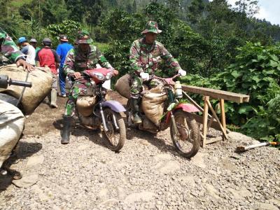 trabas-jalan-ala-danramil-04-bawang-dalam-pra-tmmd-sengkuyung
