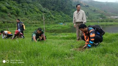 aksi-sosial-peduli-lingkungan-di-lereng-gunung-prau