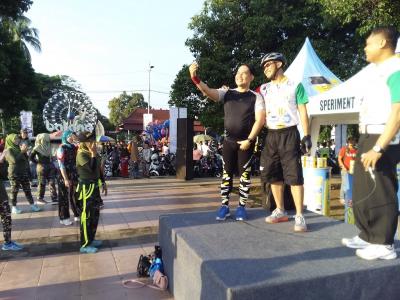 selfie-berlebih-akibatkan-nyeri-pada-pergelangan-tangan