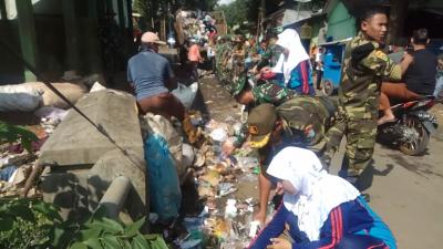 peringati-hpsn-ratusan-orang-pungut-sampah