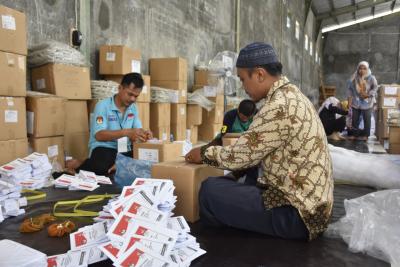 kpu-batang-temukan-ratusan-surat-suara-pilpres-rusak