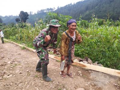 dukungan-nenek-buthuk-untuk-tmmd-sengkuyung-jambangan