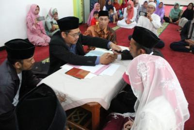 akad-nikah-tahanan-di-mapolres-batang