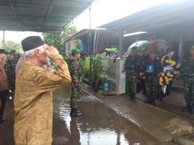 upacara-militer-iringi-pemakaman-purnawairawan-kodim-0736-batang