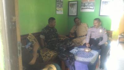 babinsa-wonotunggal-komsos-bersama-tiga-pilar