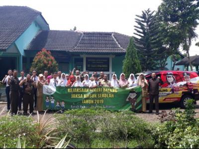 kejari-batang-ajak-pelajar-melek-hukum