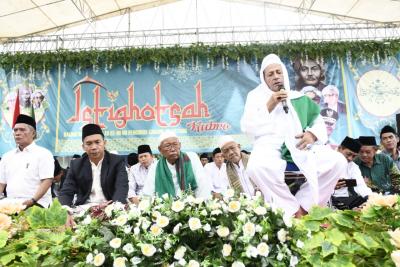 puluhan-ribu-warga-nu-hadiri-istighosah-kubro