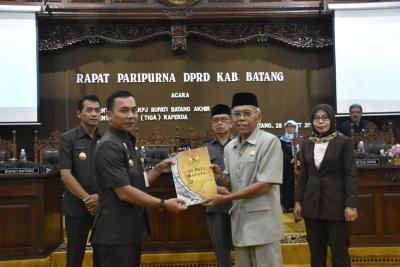 dprd-kabupaten-batang-gelar-rapat-paripurna-penyampaian-lkpj-tahun-2018