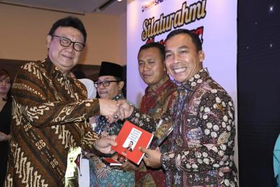 kepemimpinan-visioner-bupati-batang-mendapat-penghargaan