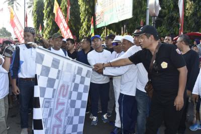 ribuan-warga-batang-ikuti-jalan-sehat-cinta-damai