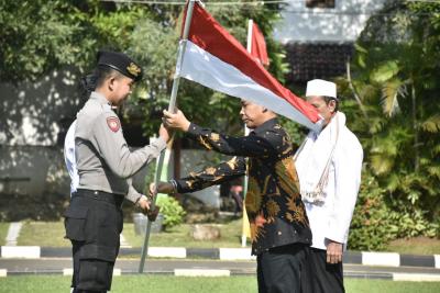 kirab-merah-putih-meriahkan-khoul-mbah-khasan-surgi-jati-kusumo