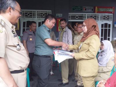 kapolres-dan-dandim-batang-pastikan-warga-gunakan-hak-pilih