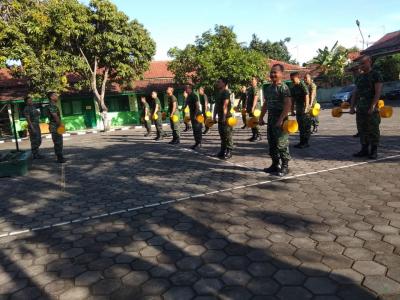 senam-barbel-latih-fisik-anggota-kodim-0736-batang