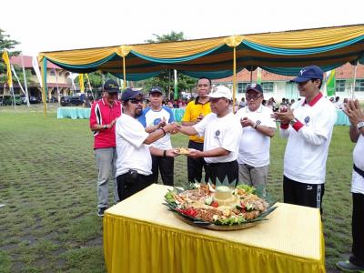 wabup-batang-jangan-hanya-menuntut-dedikasi-dalam-bekerja-juga-penting