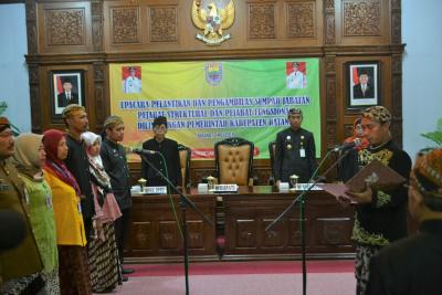 bupati-batang-lantik-pejabat-struktural-dan-fungsional-baru