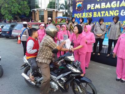 bhayangkari-cabang-batang-berbagi-takjil