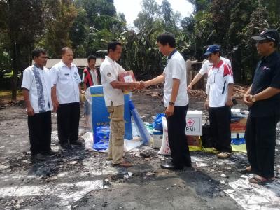 aksi-peduli-pmi-kabupaten-batang-bagi-korban-kebakaran