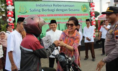 indahnya-ramadhan-kajari-batang-bagi-takjil-dan-pelayanan-hukum