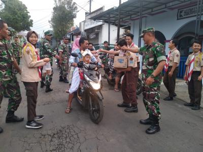 saka-wira-kartika-koramil-04-bawang-bagikan-takjil
