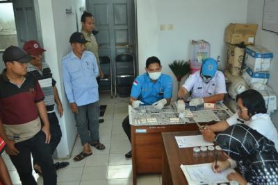 jelang-arus-mudik-bnn-dan-dishub-batang-cek-urin-sopir-bus