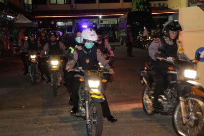 jaga-kamtibmas-kondusif-tni-polri-batang-patroli-bersama