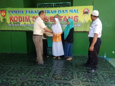 kodim-0736-batang-salurkan-zakat-fitrah-kepada-yayasan