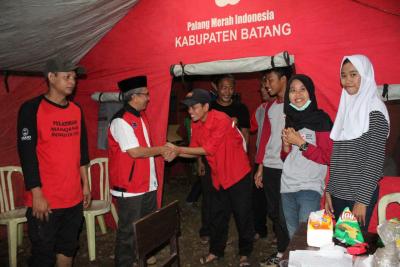sambut-puncak-arus-mudik-ketua-pmi-batang-sambangi-relawan