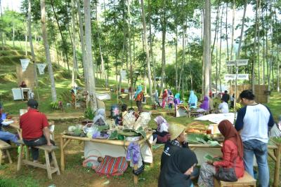 Pasar Semende, Pasar Unik di Agro Wisata Selopajang Batang
