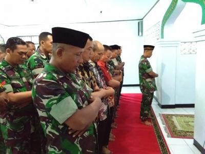 Salat Ghaib Kodim 0736/Batang untuk Almarhum Jenderal George Toisutta